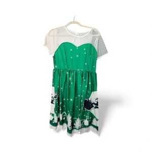 Christmas dress, very light weight 1XL
See pictures for measurements